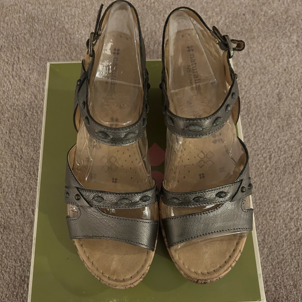 EUC Naturalizer Pewter Wedge Sandal 8.5 Wide
